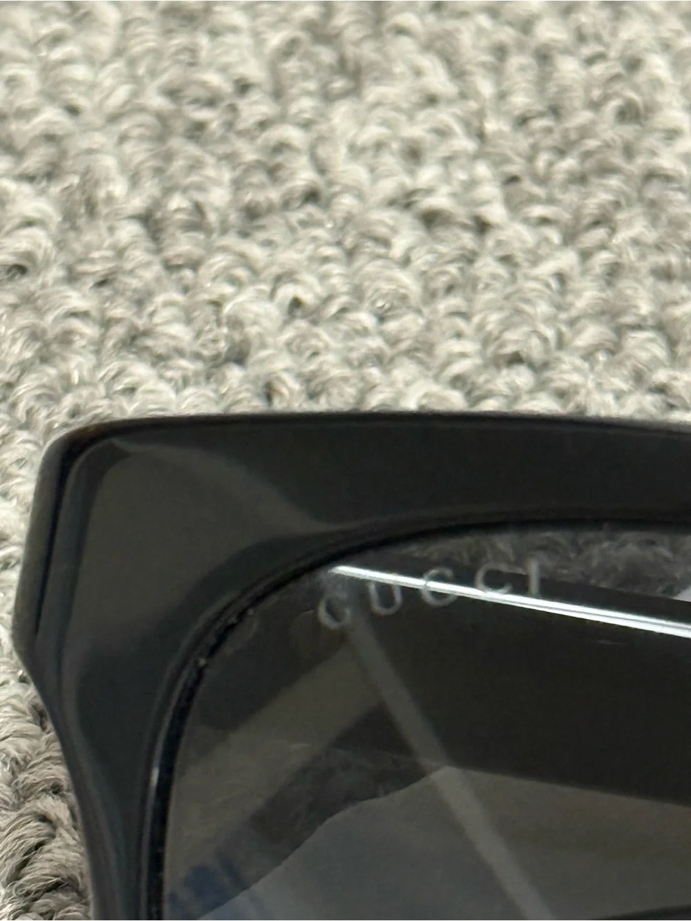 Gucci Black men’s sunglasses Case and Pouch